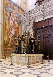 800px-Sevilla_cathedral_-_tomb_of_christopher_columbus