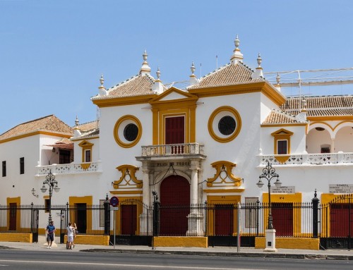Sevilla: Plaza de toros y Real Fábrica de Tabacos