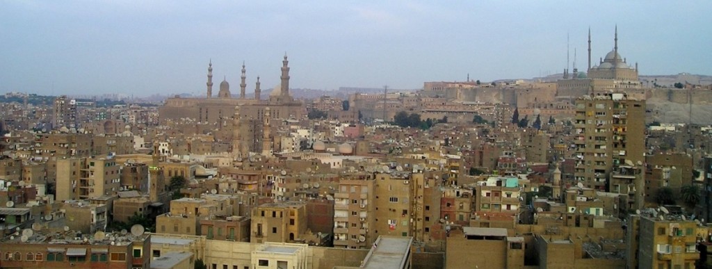 El Cairo con la Ciudadela de Saladino y la Mezquita de Alabastro al fondo (a la dcha.)