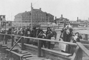 Ellis Island -Desembarco de emigrantes en 1902